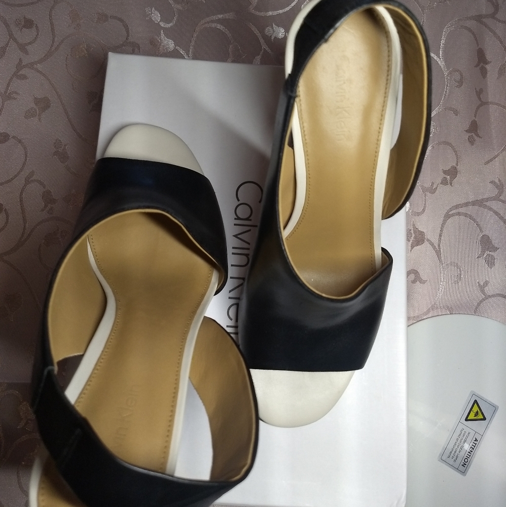 Calvin Klein Linnette Luxor Shoes - Picture 12 of 15
